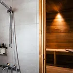 Glass Hotel 5*