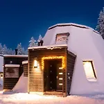 Glass Hotel 5*